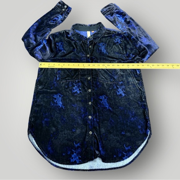 Anthropologie Pilcro Size 8 Mara Relaxed Velvet Buttondown Blue Motif Velvet - Picture 9 of 13